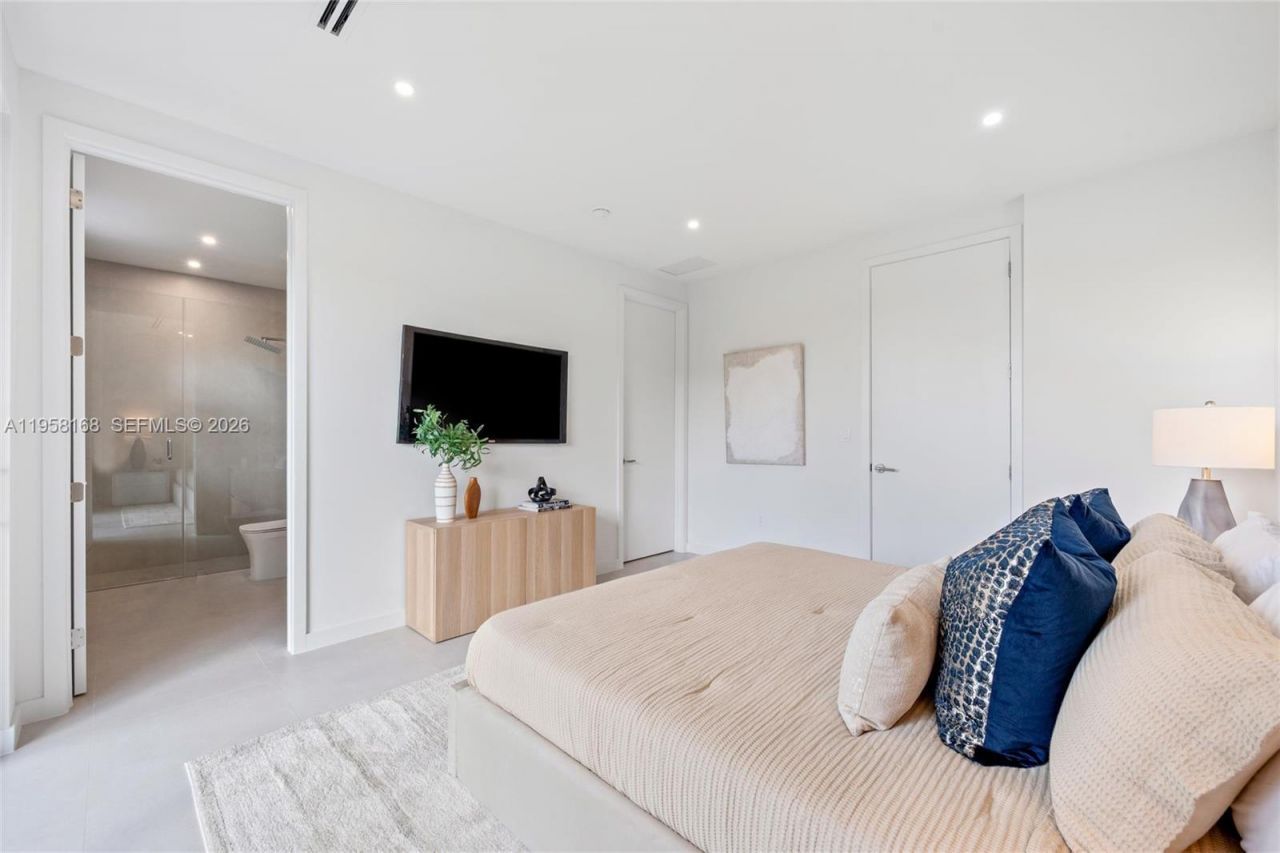 2982 SW 2nd St , Miami, FL 33135 Photo