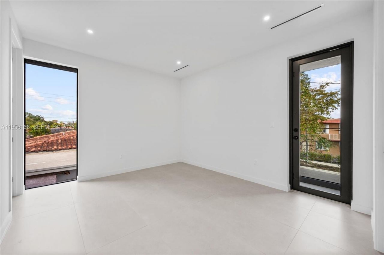 2982 SW 2nd St , Miami, FL 33135 Photo