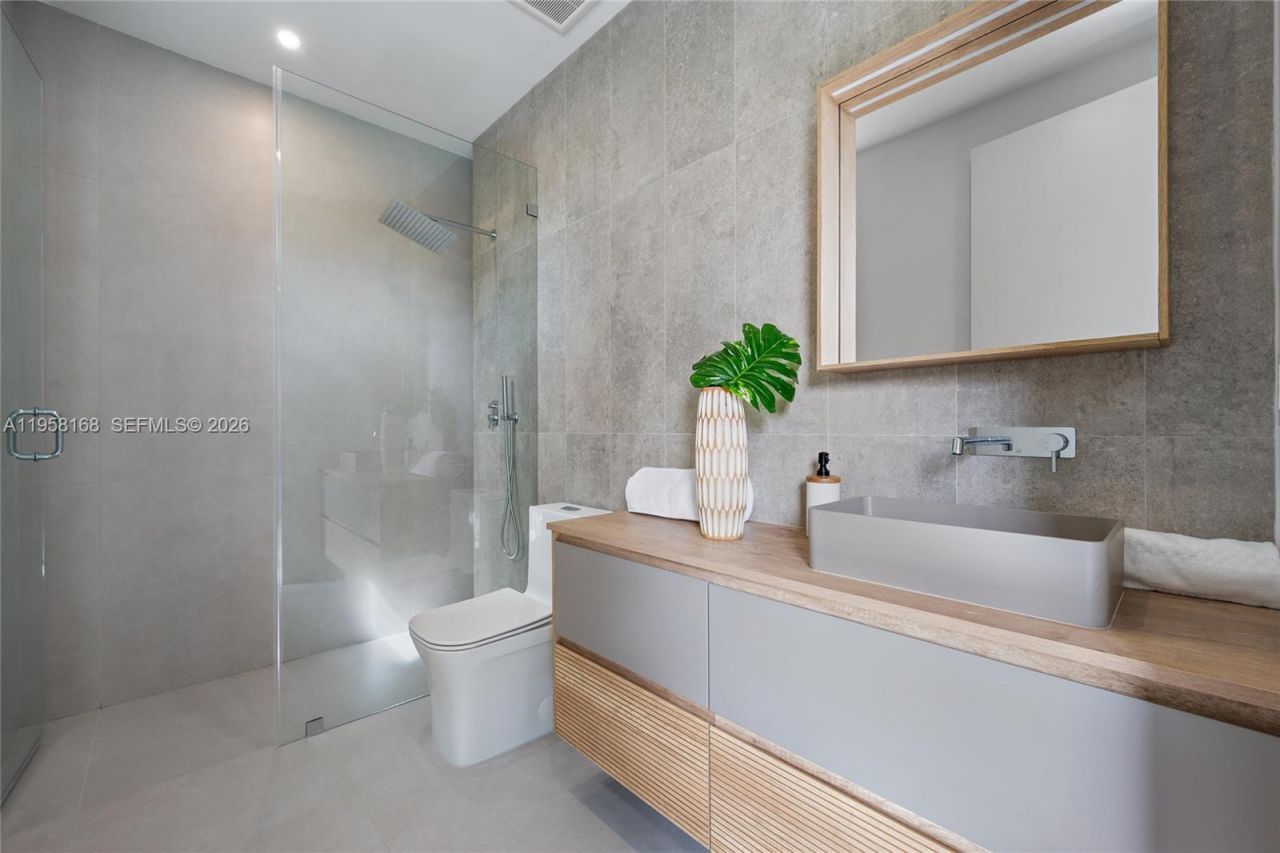 2982 SW 2nd St , Miami, FL 33135 Photo