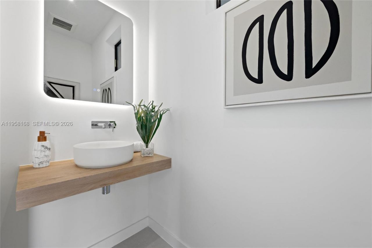 2982 SW 2nd St , Miami, FL 33135 Photo