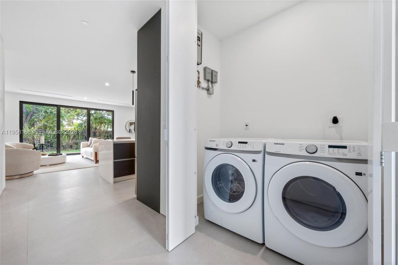 2982 SW 2nd St , Miami, FL 33135 Photo