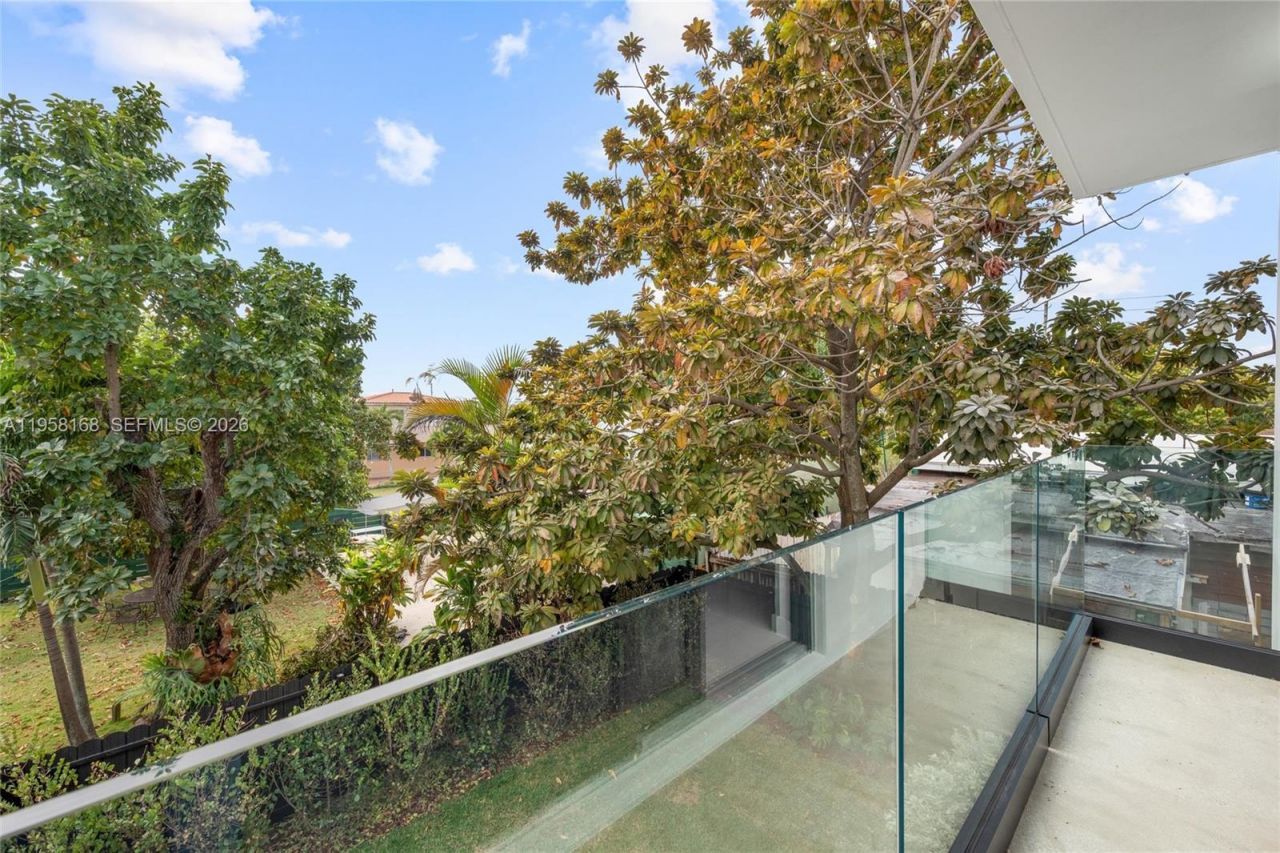 2982 SW 2nd St , Miami, FL 33135 Photo