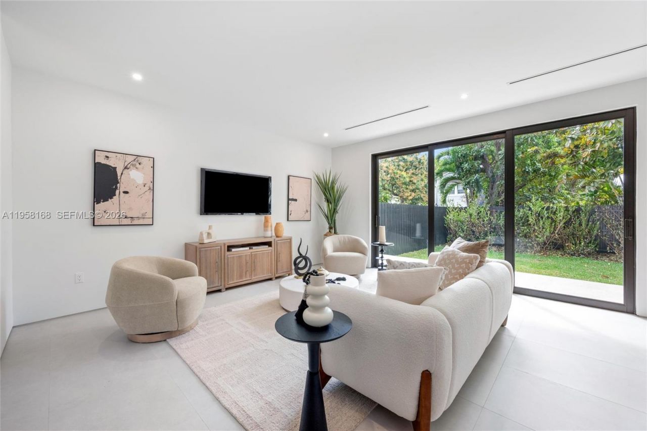 2982 SW 2nd St , Miami, FL 33135 Photo