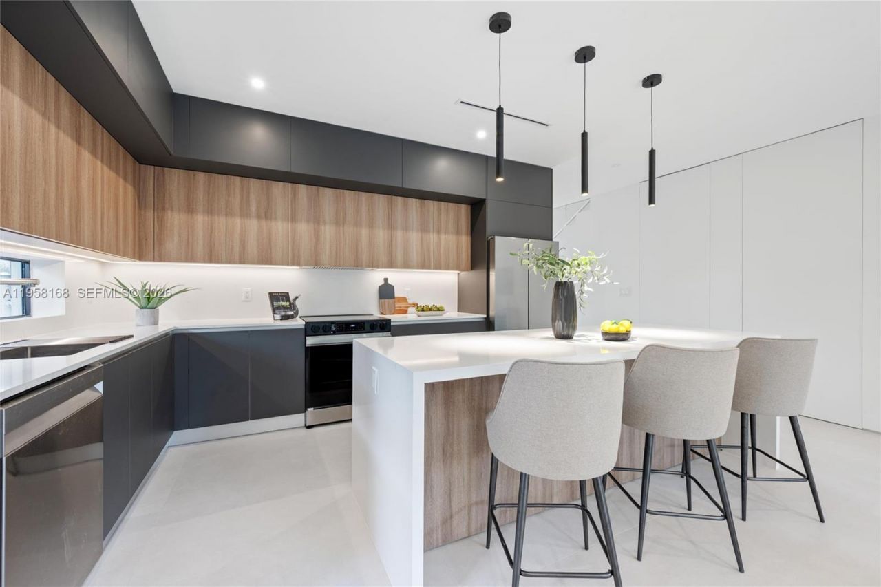 2982 SW 2nd St , Miami, FL 33135 Photo