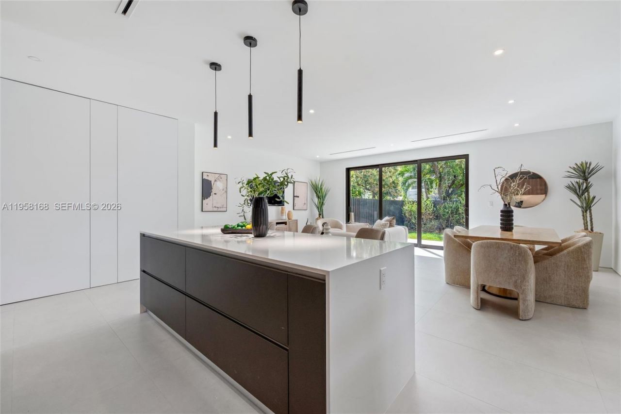 2982 SW 2nd St , Miami, FL 33135 Photo