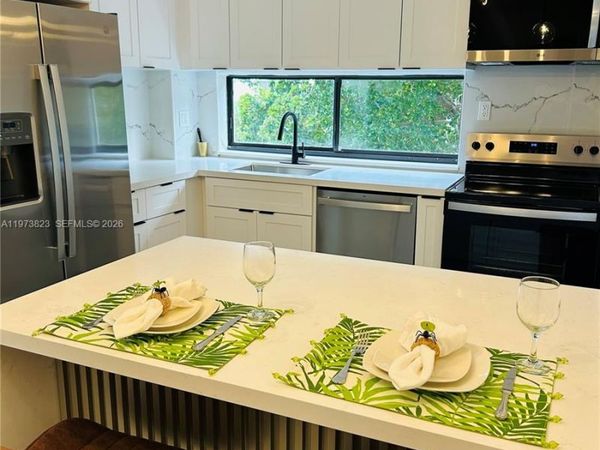 17021 N Bay Rd, Unit 427, Sunny Isles Beach, FL 33160