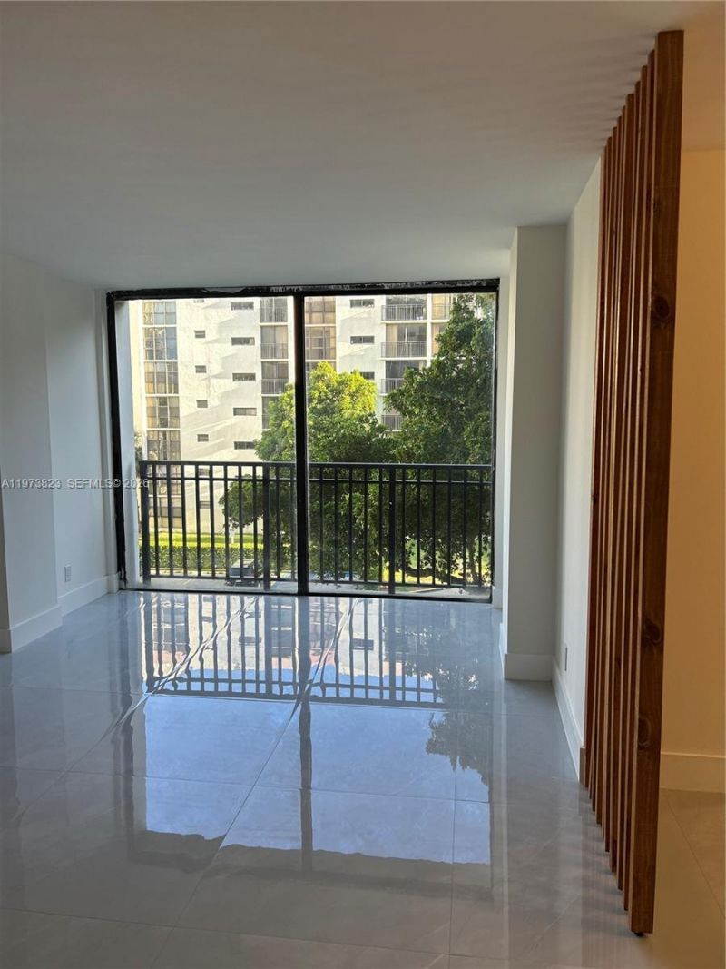 17021 N Bay Rd , Unit 427, Sunny Isles Beach, FL 33160 Photo