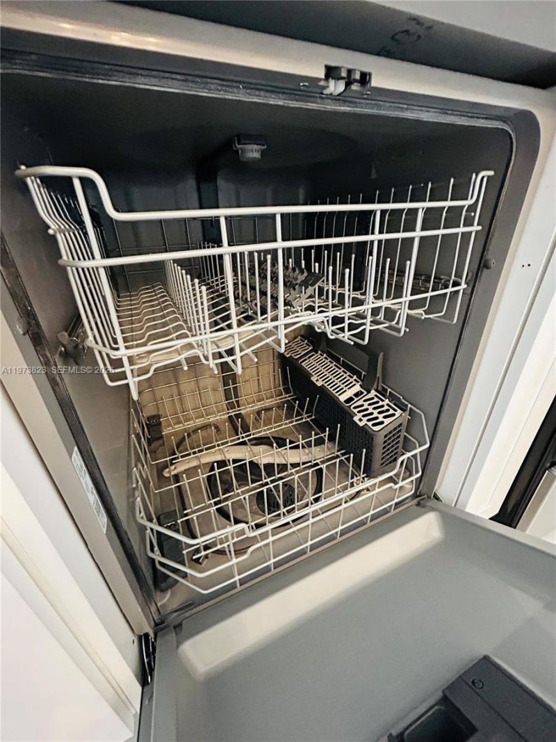 17021 N Bay Rd , Unit 427, Sunny Isles Beach, FL 33160 Photo