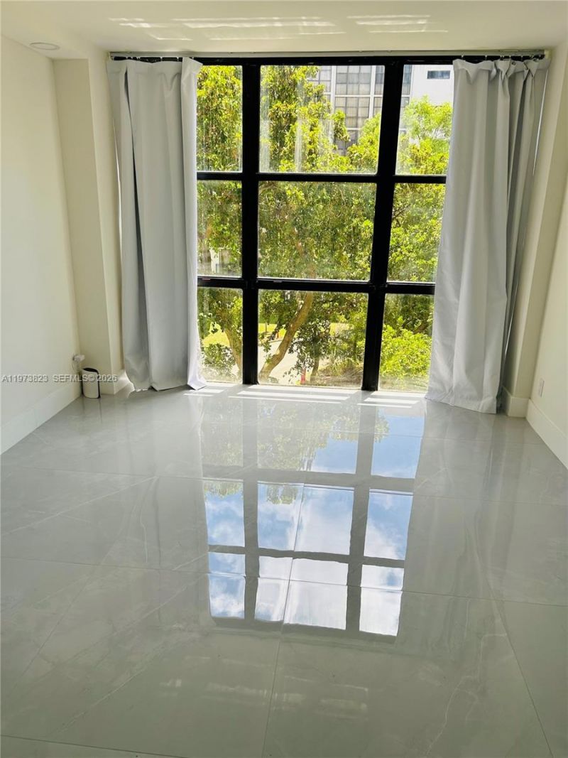 17021 N Bay Rd , Unit 427, Sunny Isles Beach, FL 33160 Photo