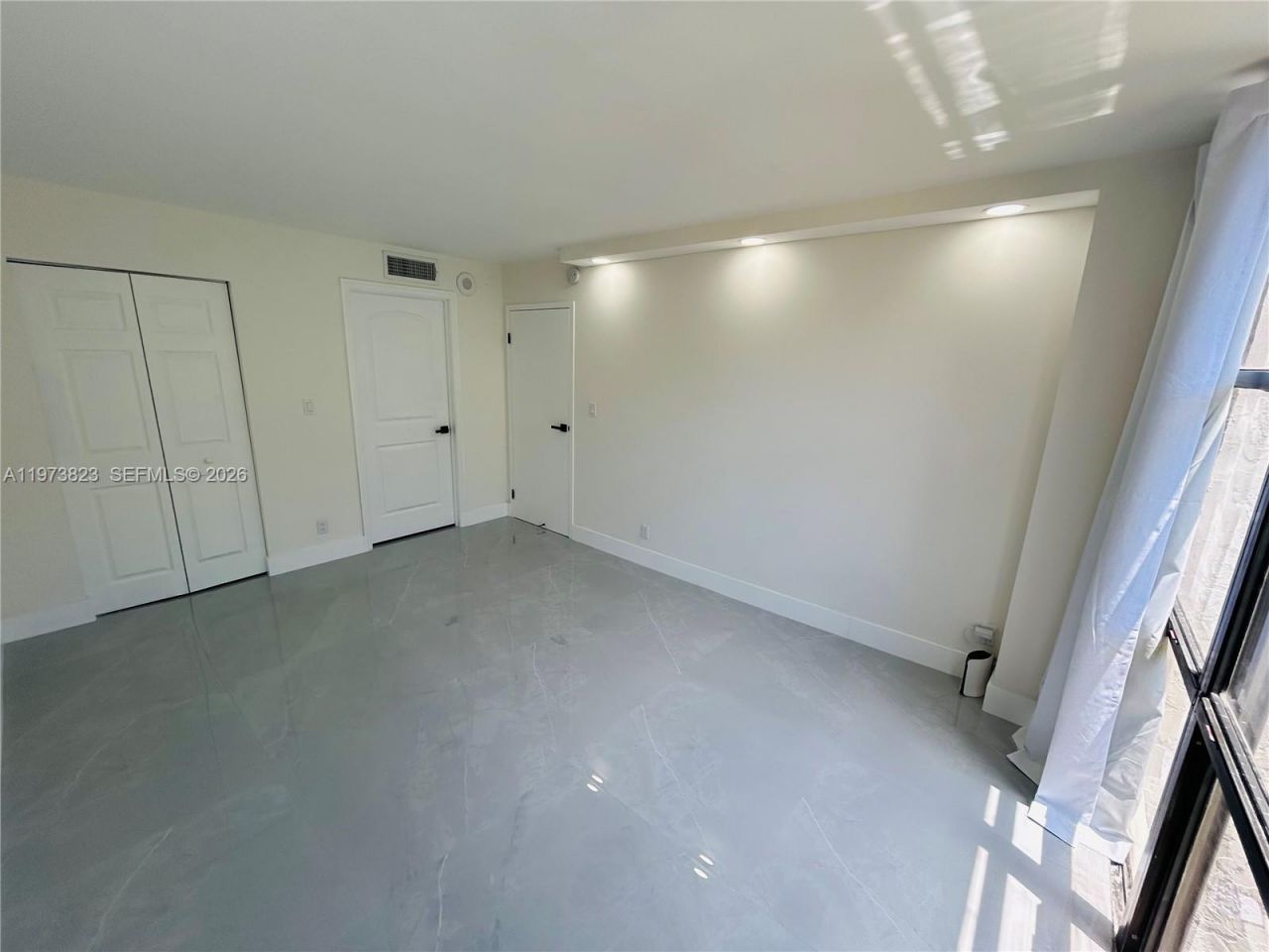 17021 N Bay Rd , Unit 427, Sunny Isles Beach, FL 33160 Photo