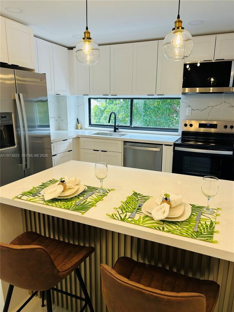 17021 N Bay Rd , Unit 427, Sunny Isles Beach, FL 33160 Photo