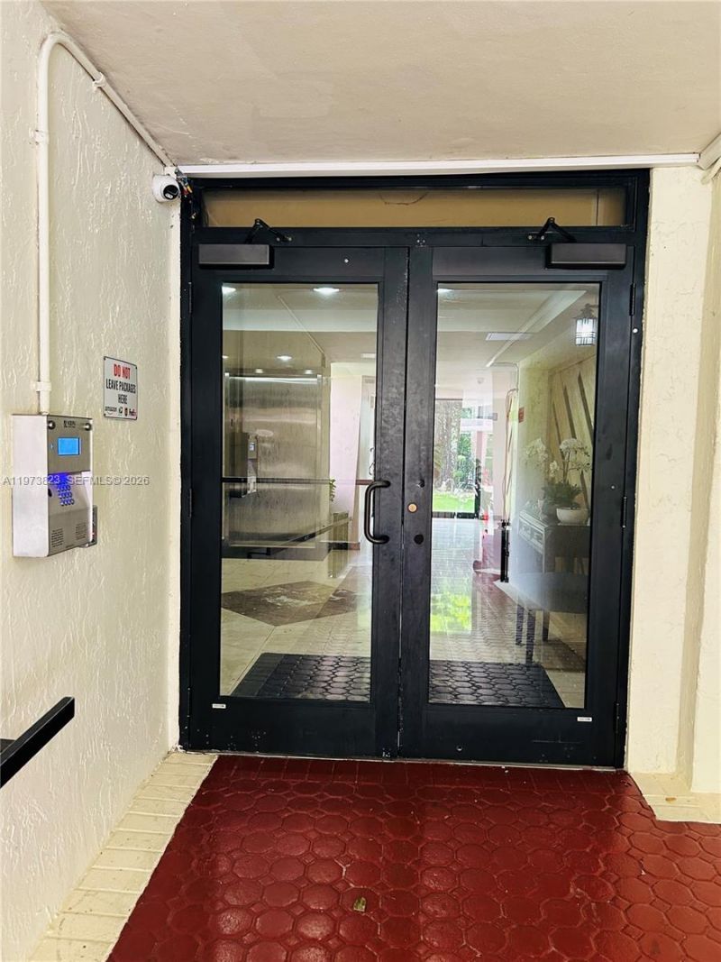 17021 N Bay Rd , Unit 427, Sunny Isles Beach, FL 33160 Photo