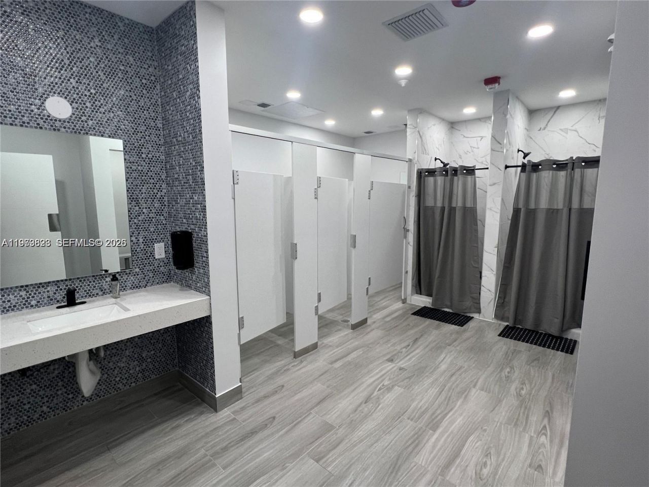 17021 N Bay Rd , Unit 427, Sunny Isles Beach, FL 33160 Photo