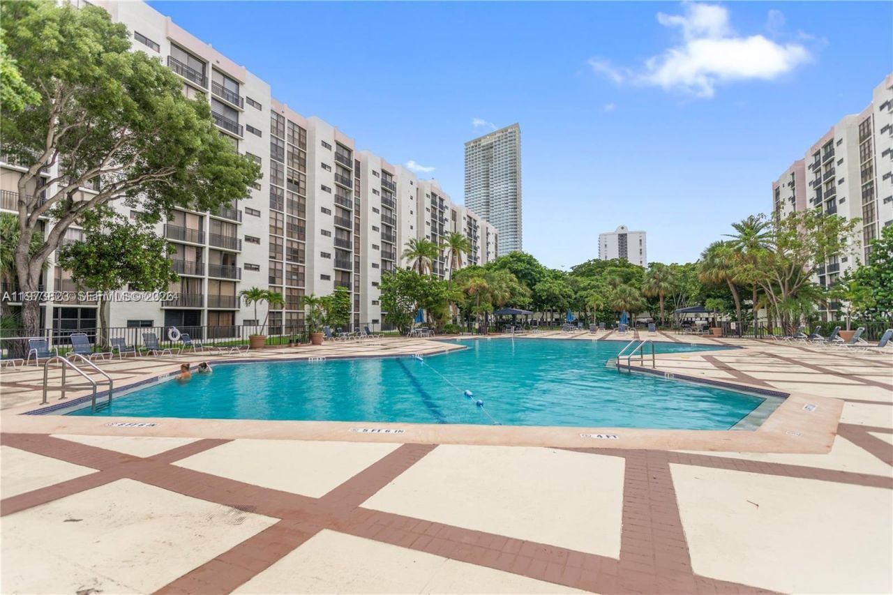 17021 N Bay Rd, Unit 427, Sunny Isles Beach, FL 33160 Photo