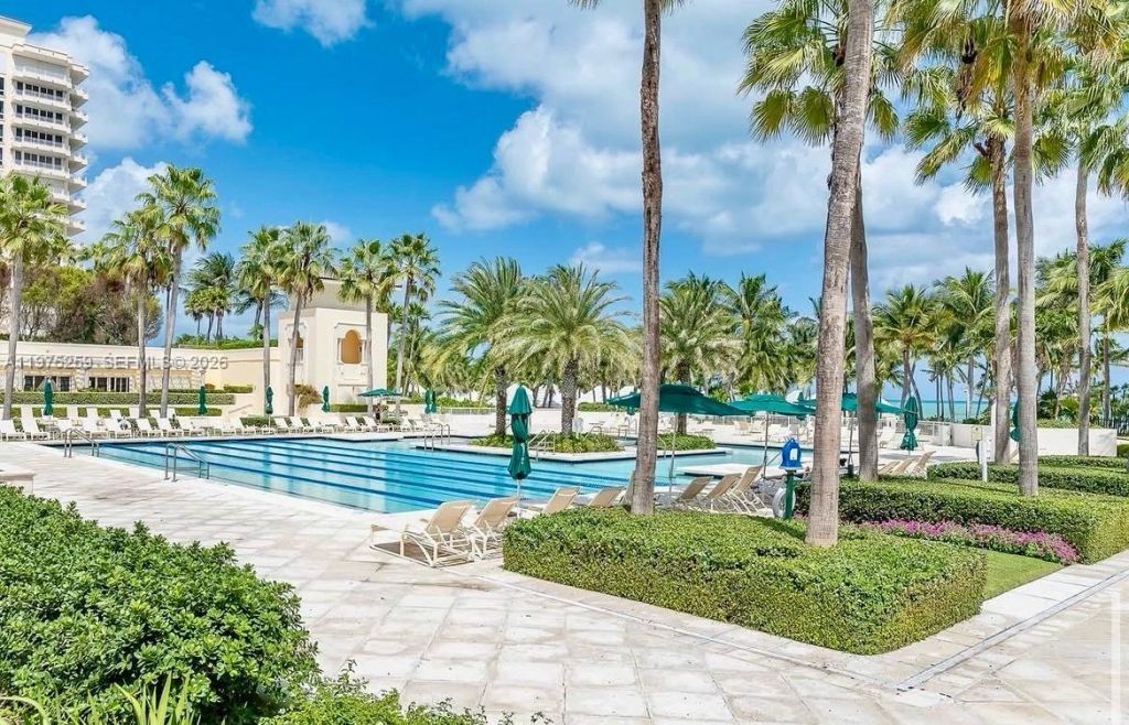 735 Crandon Blvd , Unit 303, Key Biscayne, FL 33149 Photo