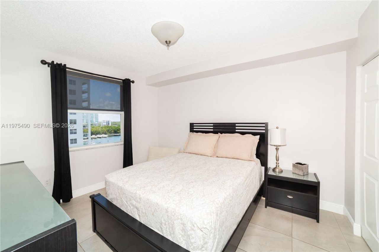 17100 N Bay Rd , Unit 1802, Sunny Isles Beach, FL 33160 Photo