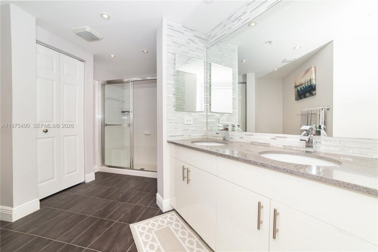 17100 N Bay Rd , Unit 1802, Sunny Isles Beach, FL 33160 Photo