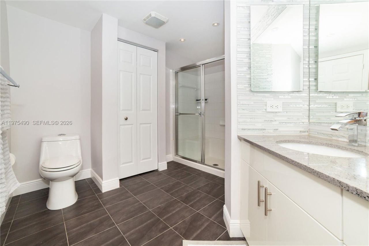 17100 N Bay Rd , Unit 1802, Sunny Isles Beach, FL 33160 Photo