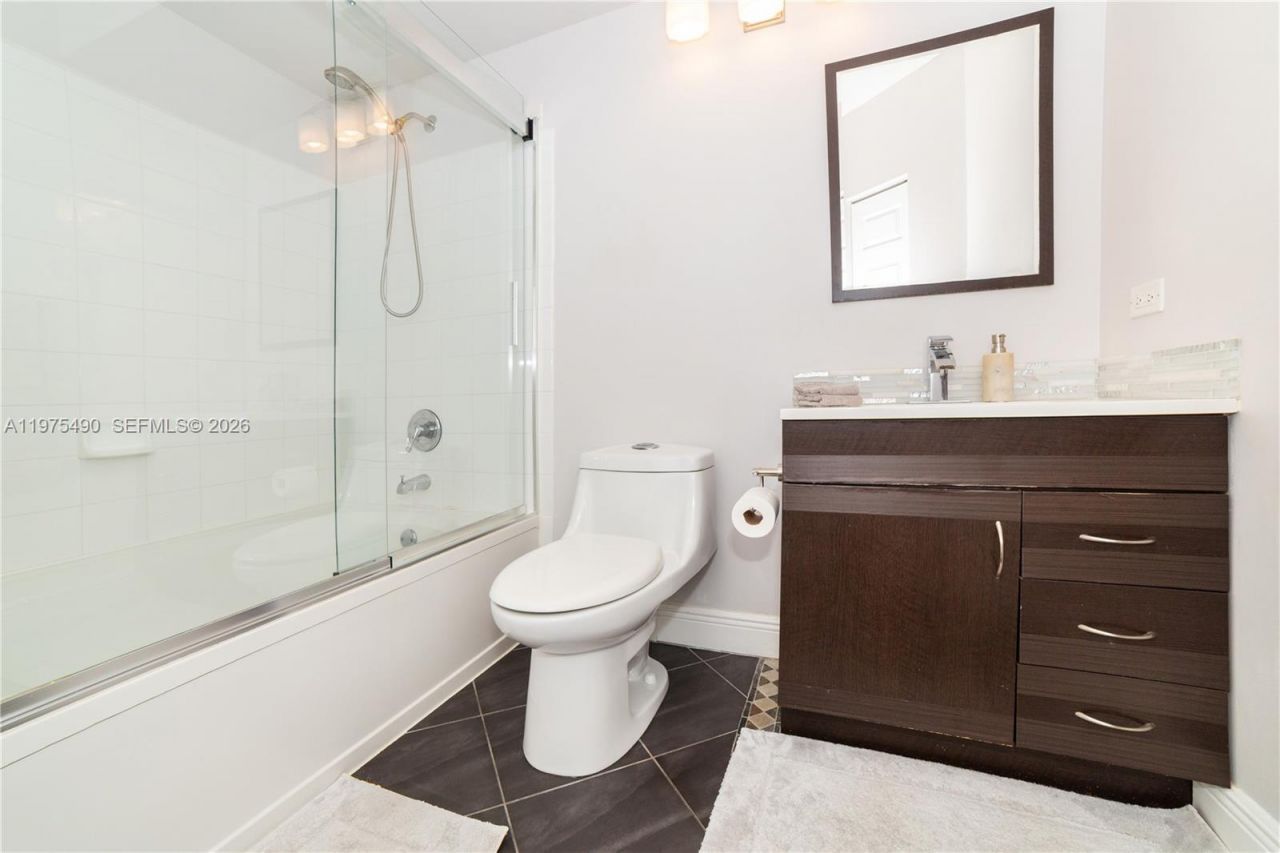 17100 N Bay Rd , Unit 1802, Sunny Isles Beach, FL 33160 Photo