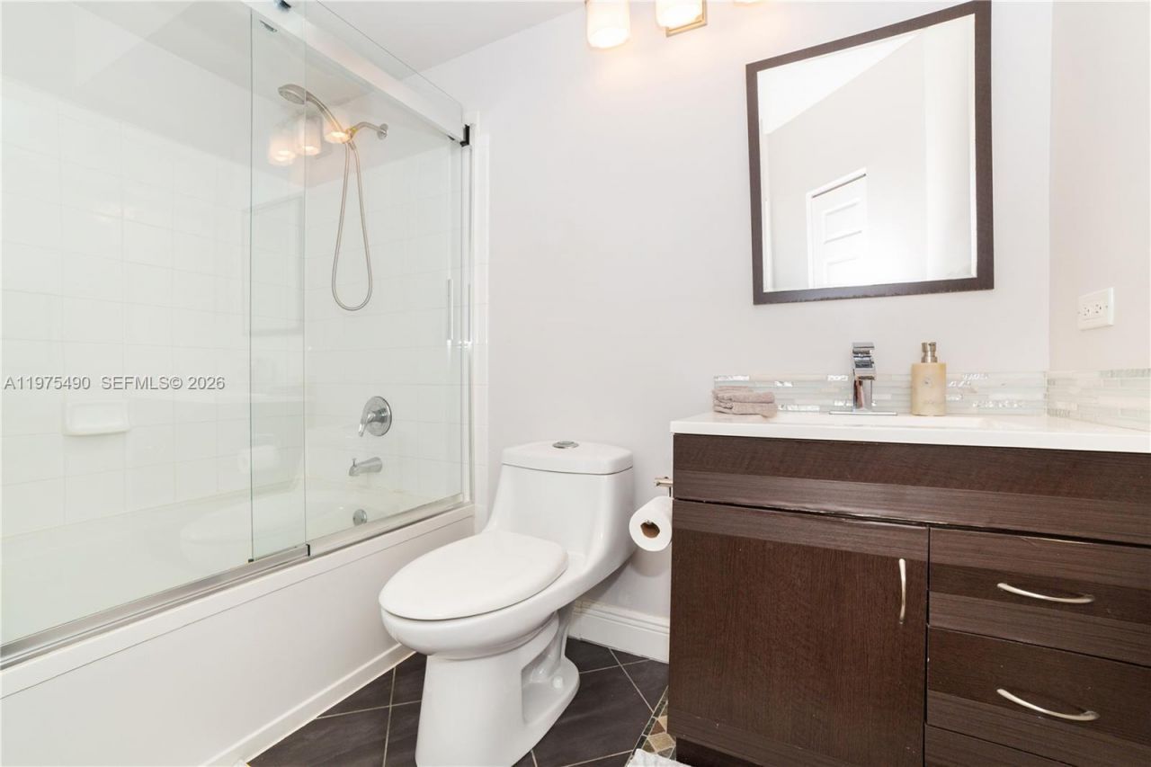 17100 N Bay Rd , Unit 1802, Sunny Isles Beach, FL 33160 Photo