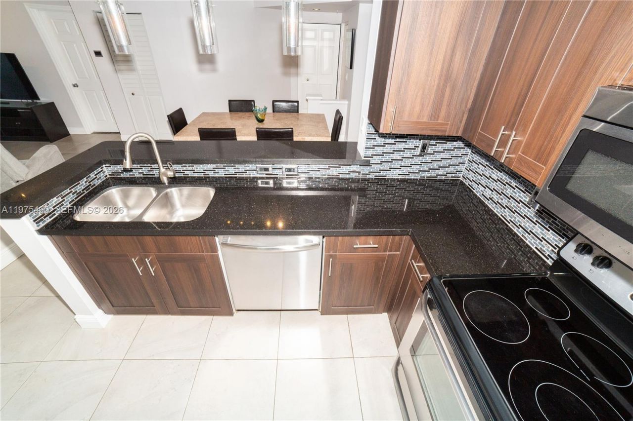 17100 N Bay Rd , Unit 1802, Sunny Isles Beach, FL 33160 Photo