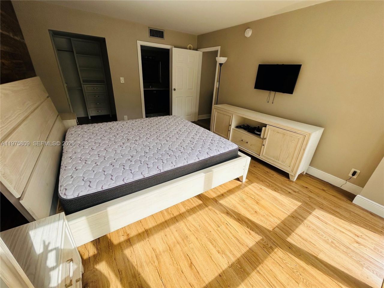 17021 N Bay Rd , Unit 219, Sunny Isles Beach, FL 33160 Photo