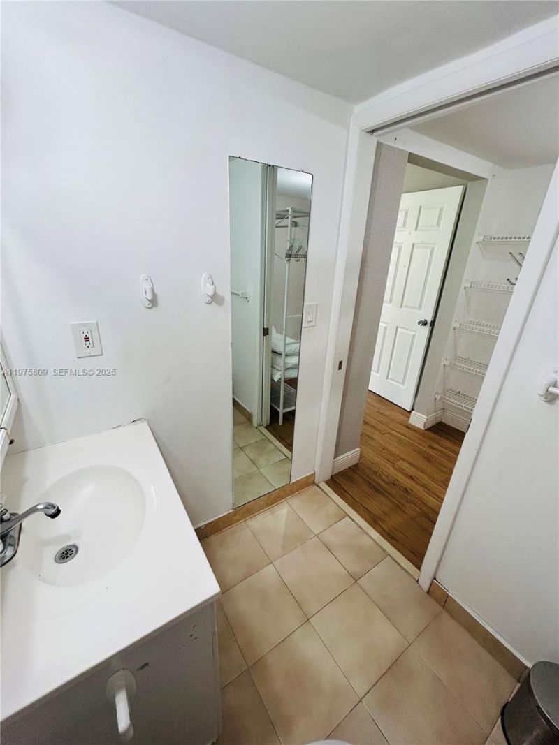 17021 N Bay Rd , Unit 219, Sunny Isles Beach, FL 33160 Photo