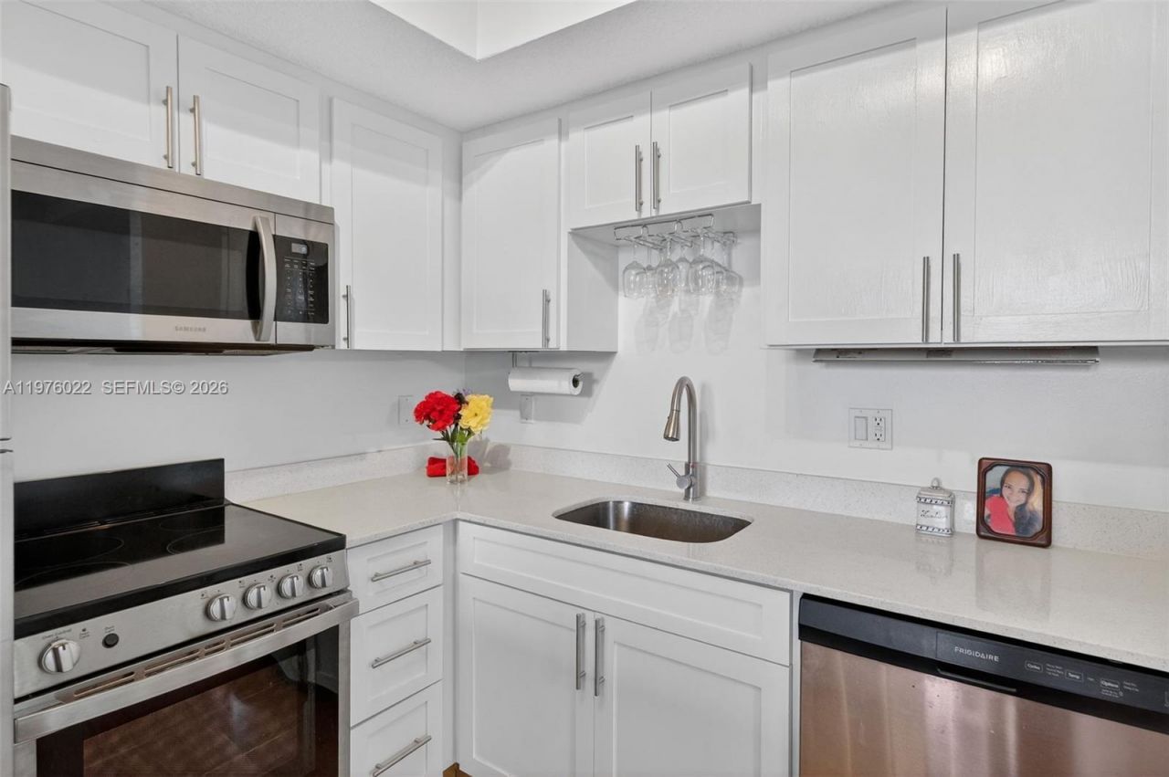 2630 SW 28th St (overbrook), Unit 51, Miami, FL 33133 Photo