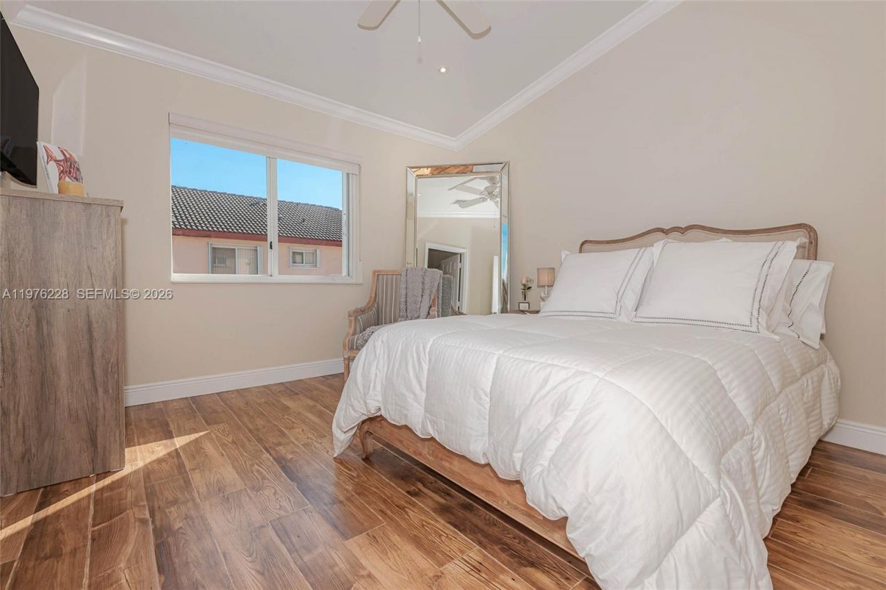 597 NW 208th Dr, Unit ., Pembroke Pines, FL 33029 Photo