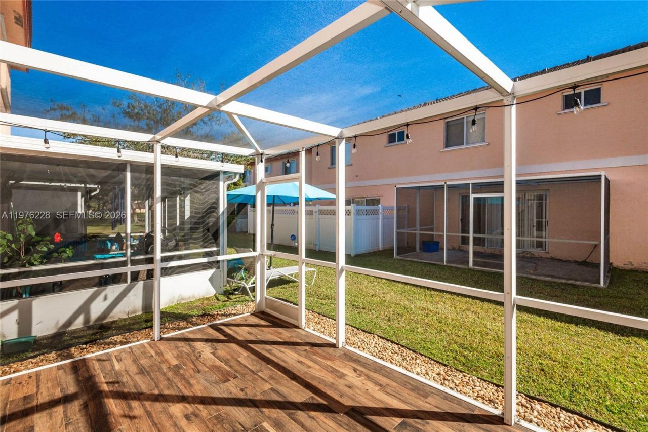 597 NW 208th Dr, Unit ., Pembroke Pines, FL 33029 Photo