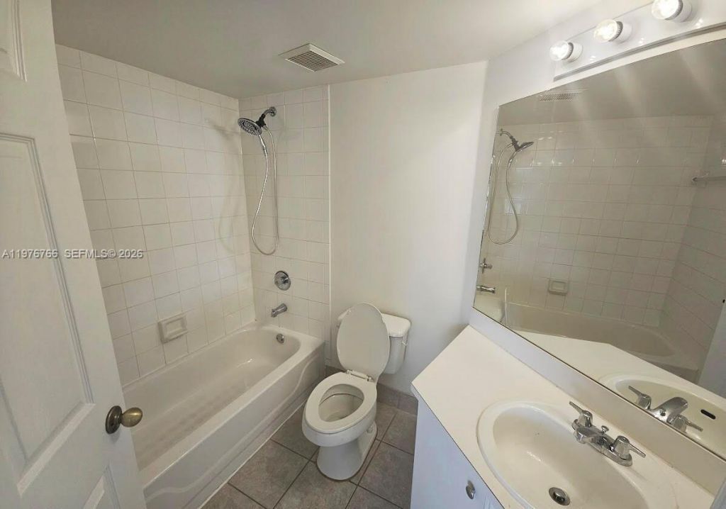 2033 SE 10th Ave, Unit 614, Fort Lauderdale, FL 33316 Photo