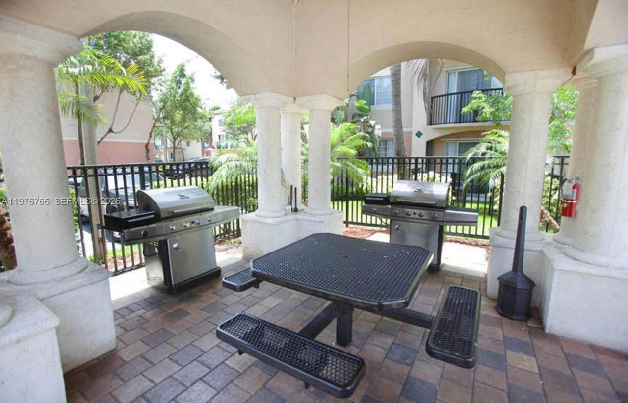 2033 SE 10th Ave, Unit 614, Fort Lauderdale, FL 33316 Photo