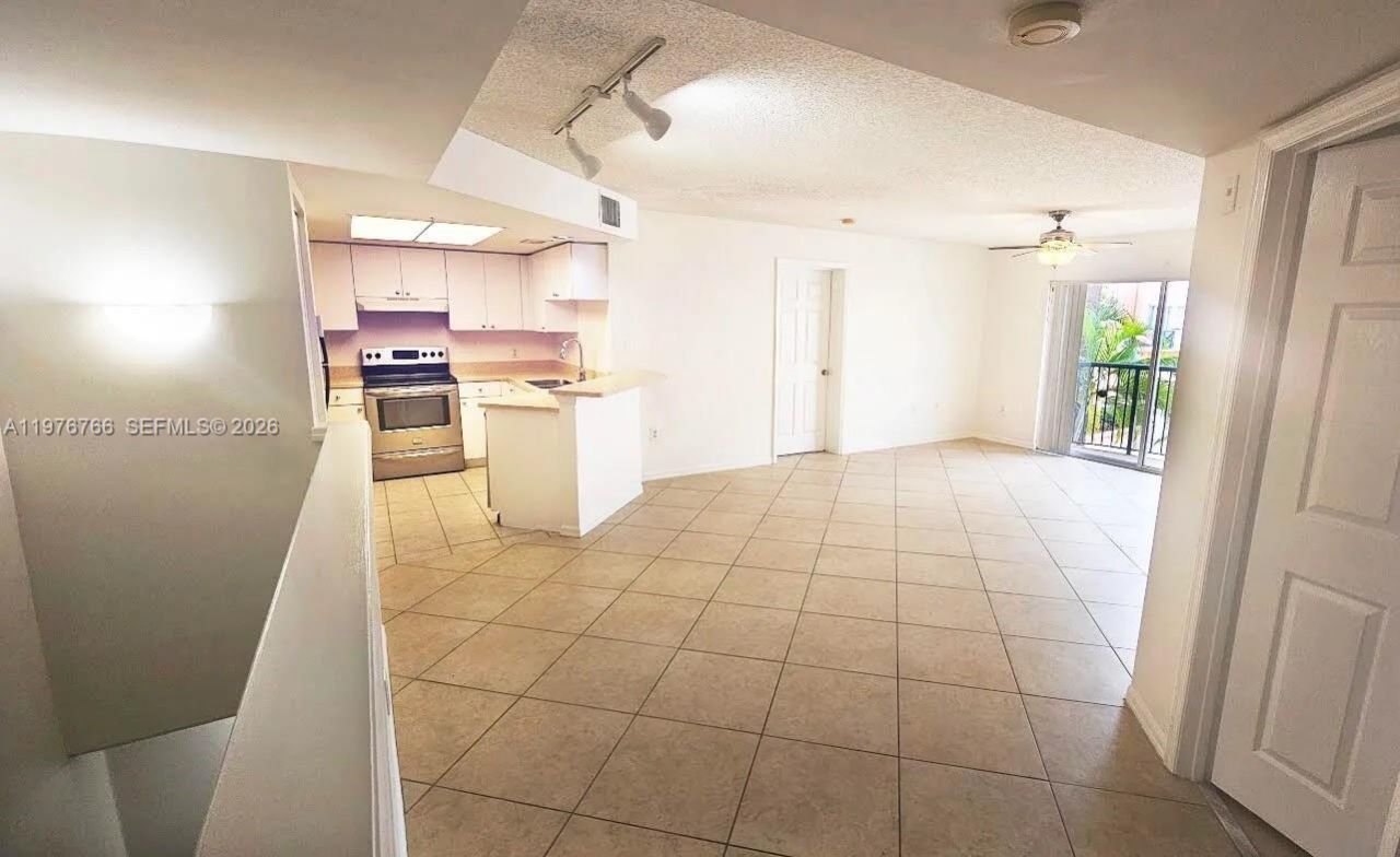 2033 SE 10th Ave, Unit 614, Fort Lauderdale, FL 33316 Photo