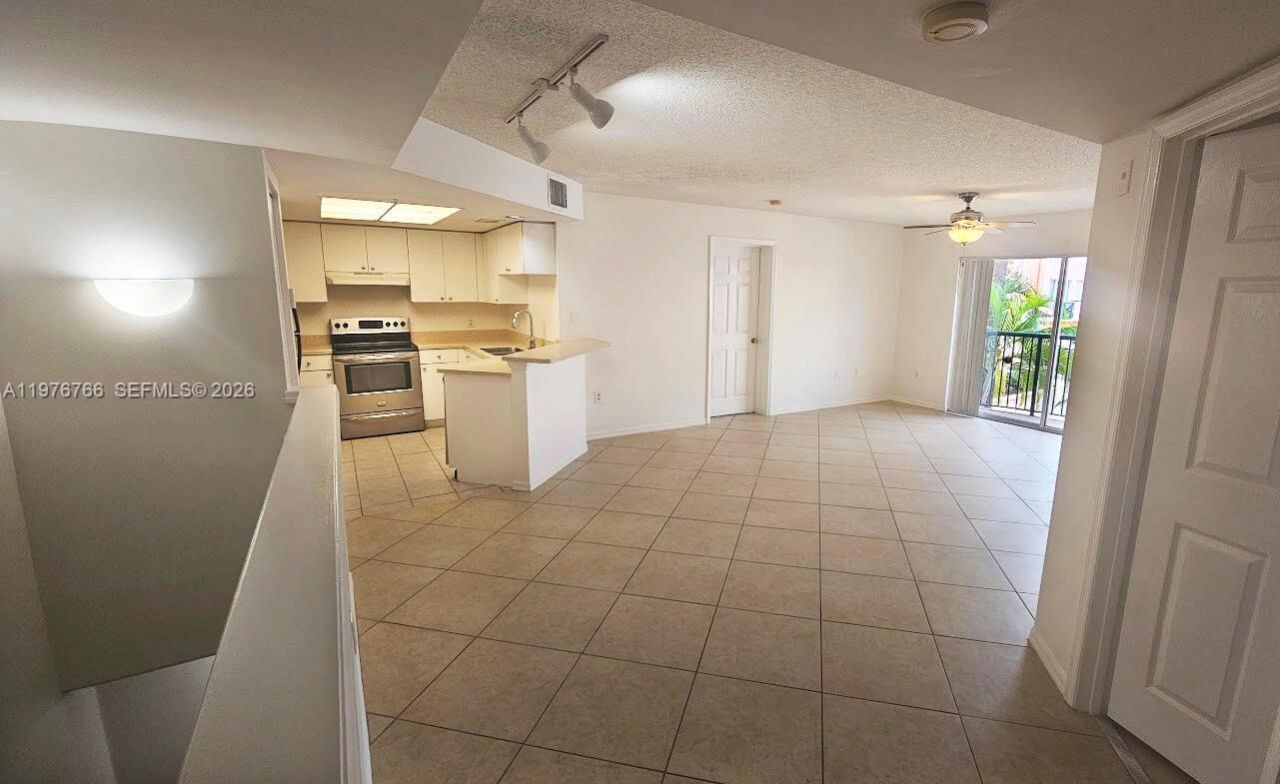 2033 SE 10th Ave, Unit 614, Fort Lauderdale, FL 33316 Photo