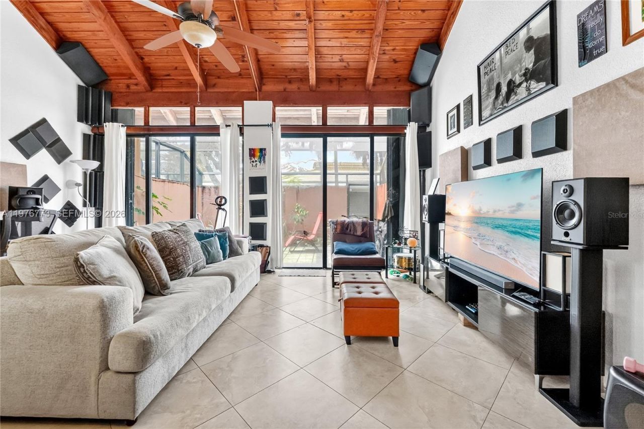 1490 Laguna Ln, Pembroke Pines, FL 33026 Photo