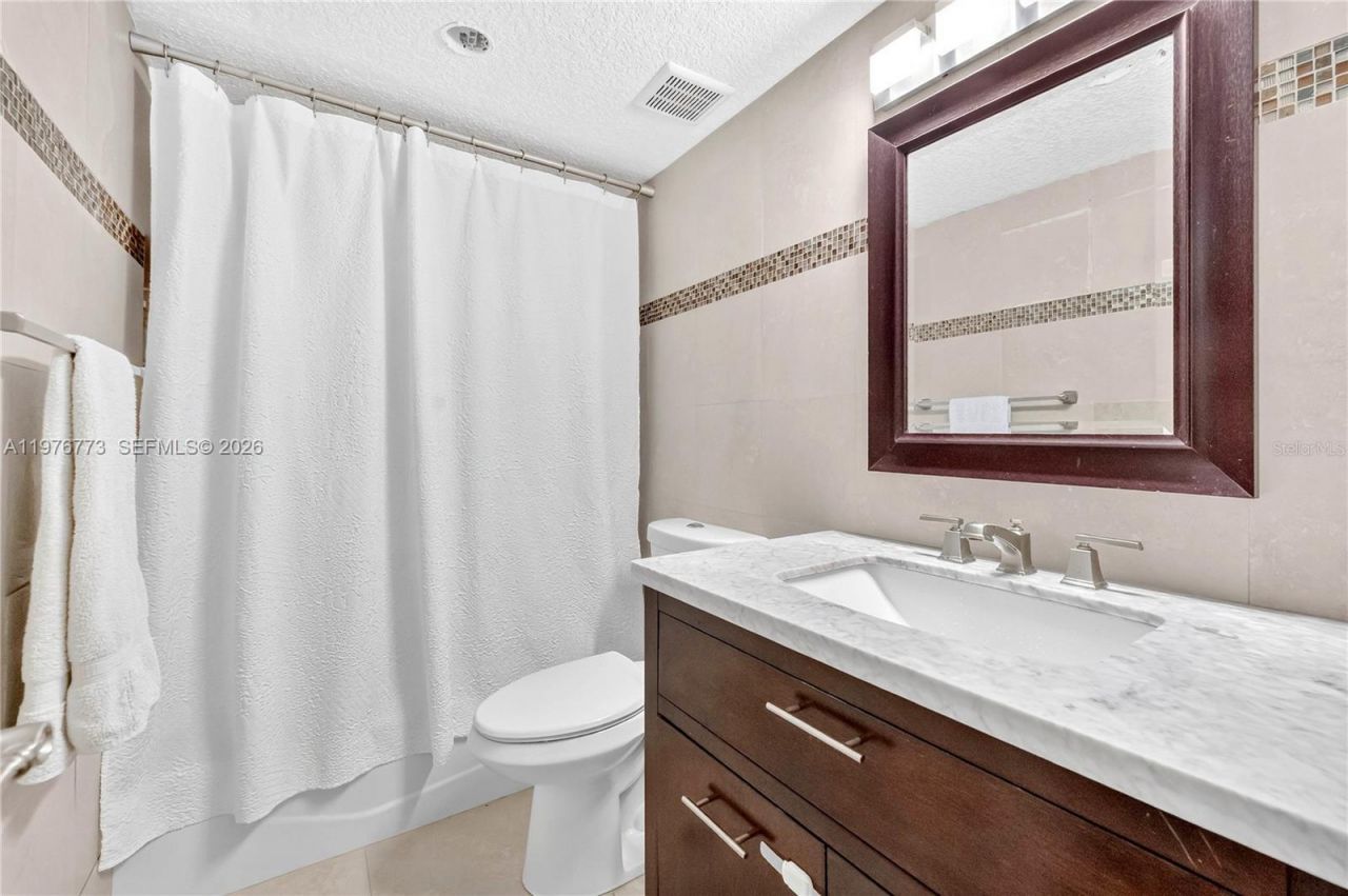 1490 Laguna Ln, Pembroke Pines, FL 33026 Photo