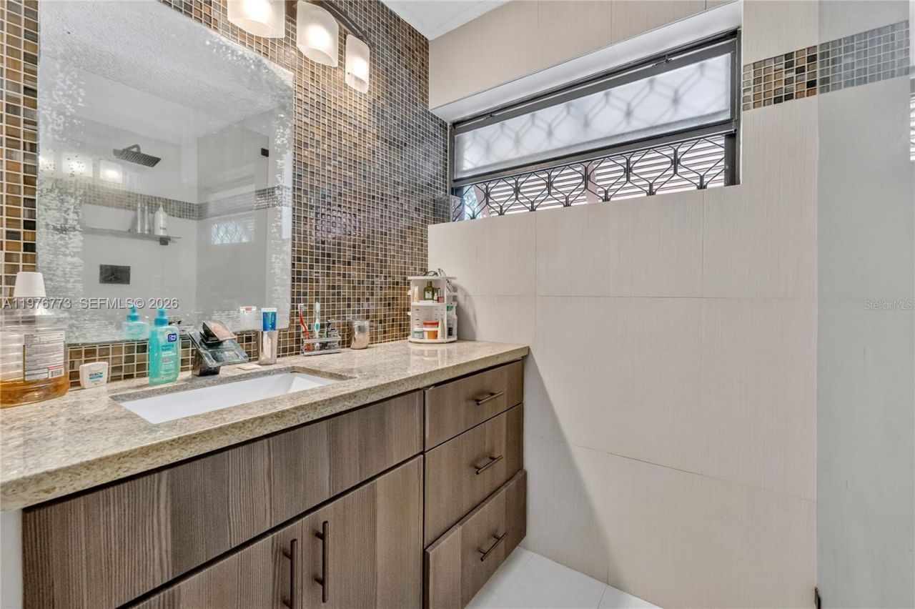 1490 Laguna Ln, Pembroke Pines, FL 33026 Photo