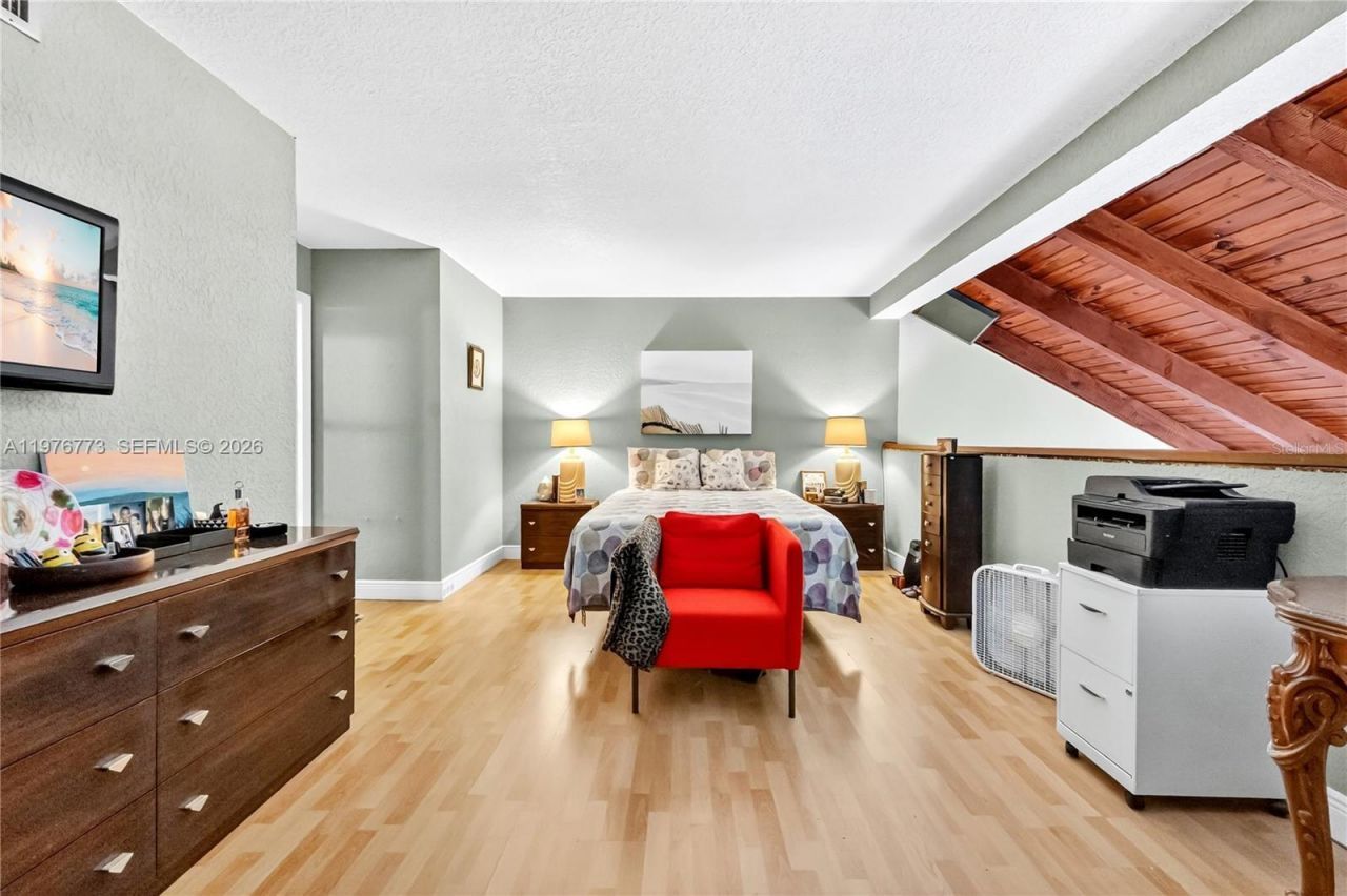 1490 Laguna Ln, Pembroke Pines, FL 33026 Photo