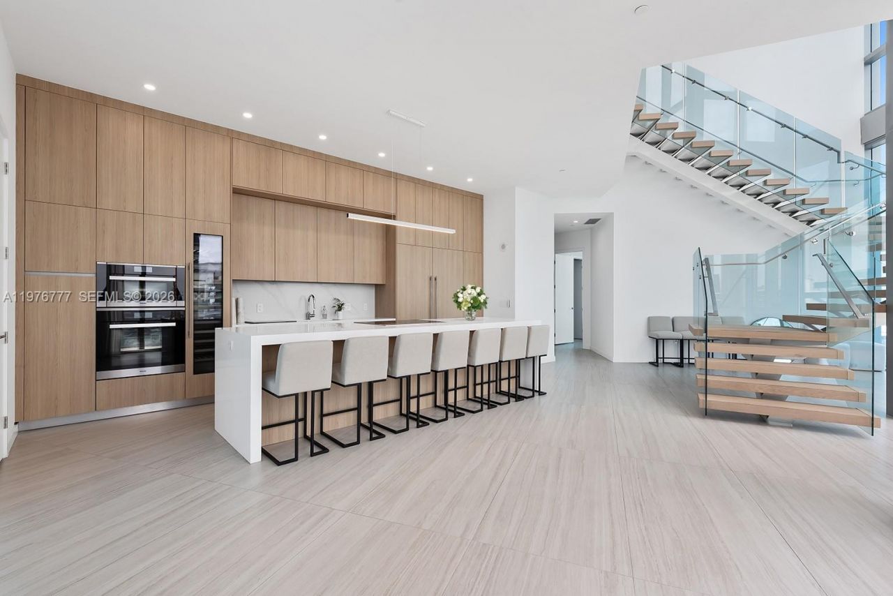 851 NE 1st Ave, Unit PH 5700, Miami, FL 33132 Photo