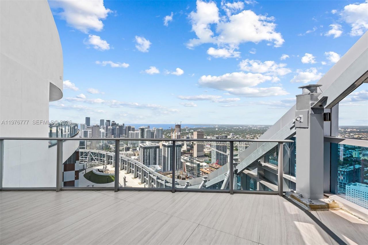 851 NE 1st Ave , Unit PH 5700, Miami, FL 33132 Photo