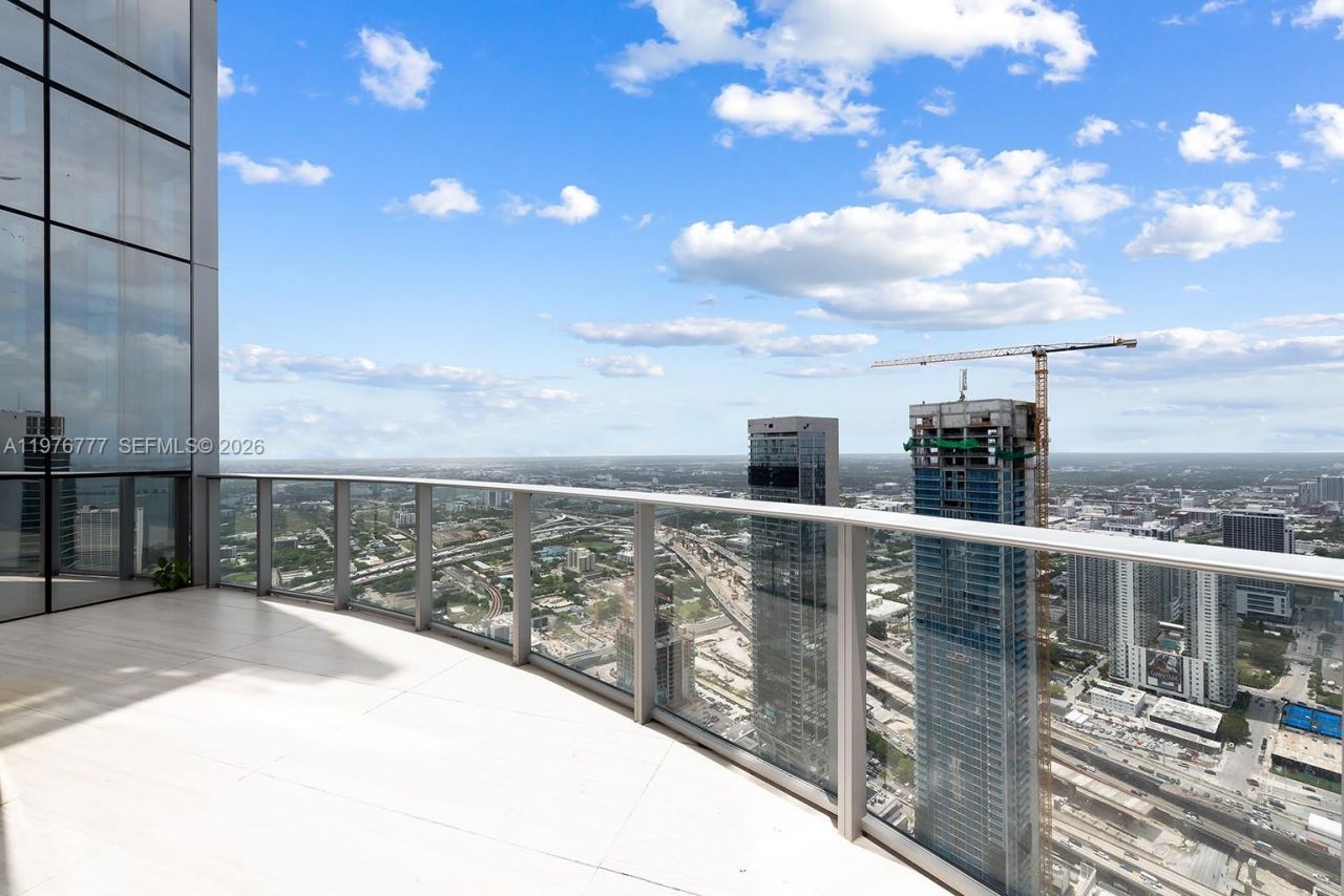851 NE 1st Ave, Unit PH 5700, Miami, FL 33132 Photo