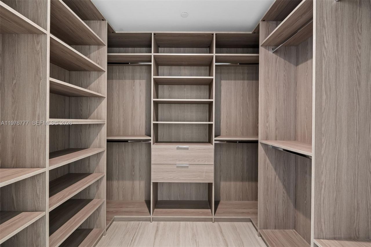 851 NE 1st Ave , Unit PH 5700, Miami, FL 33132 Photo