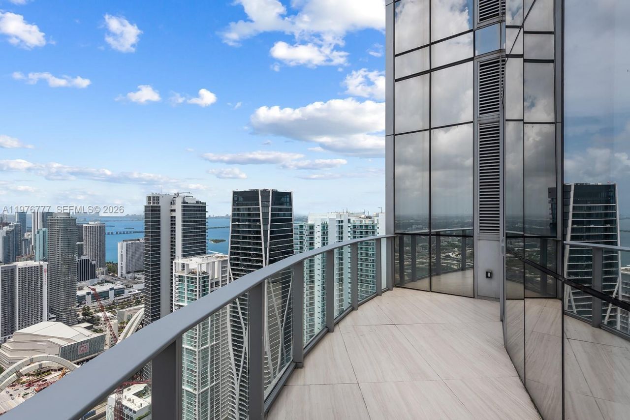 851 NE 1st Ave, Unit PH 5700, Miami, FL 33132 Photo