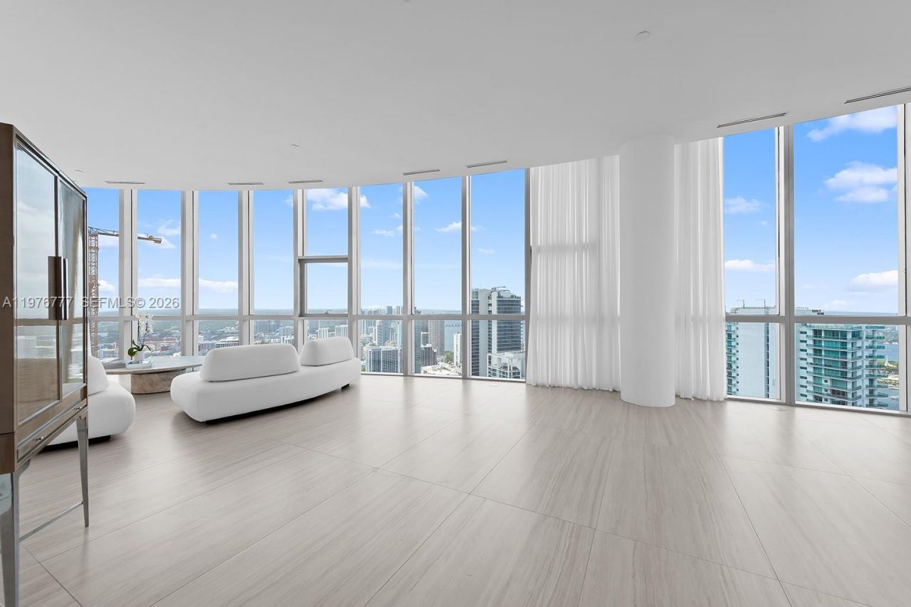 851 NE 1st Ave, Unit PH 5700, Miami, FL 33132 Photo
