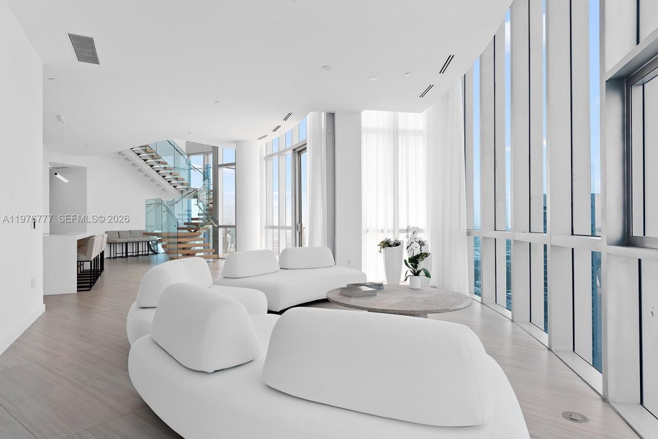 851 NE 1st Ave, Unit PH 5700, Miami, FL 33132 Photo