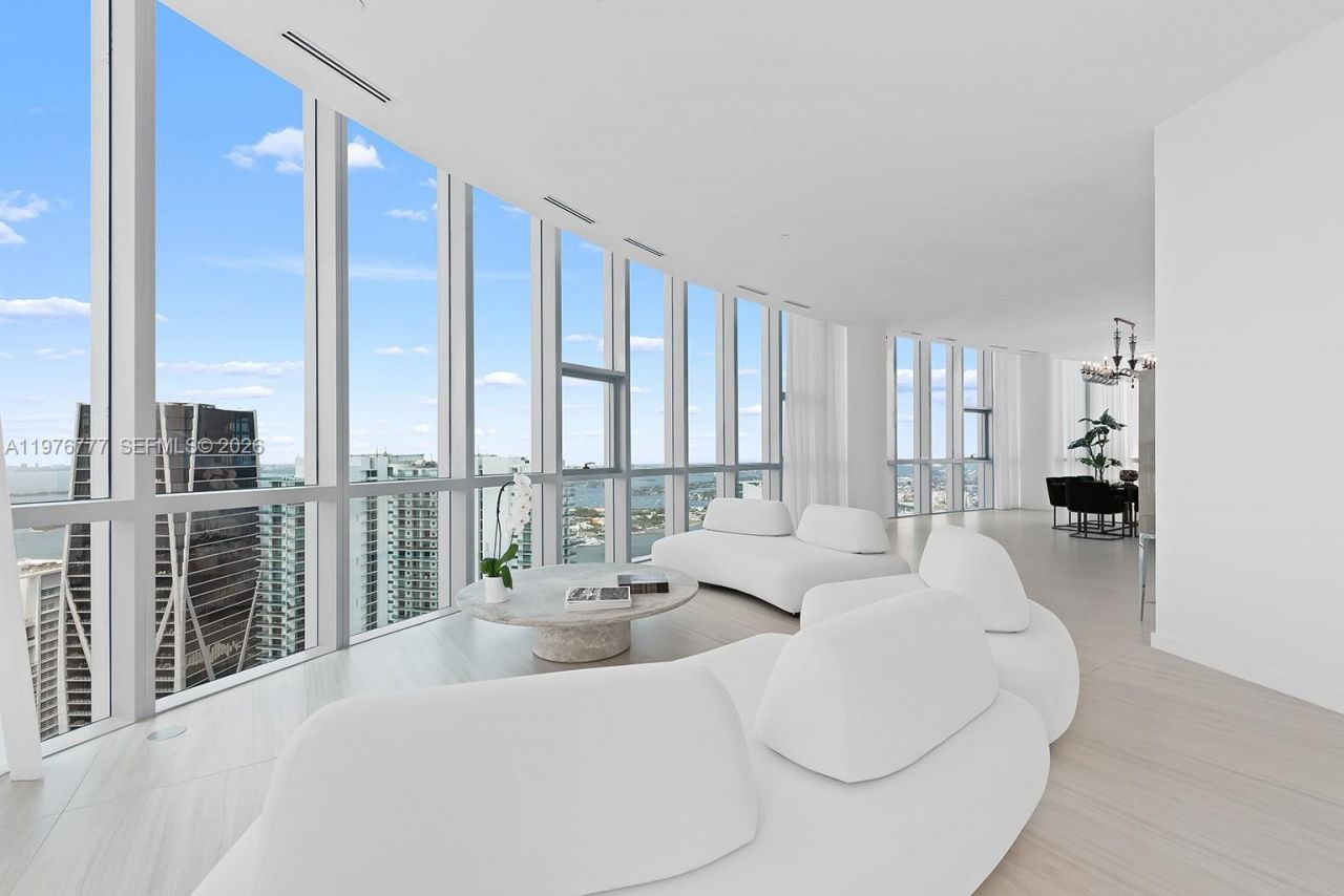 851 NE 1st Ave, Unit PH 5700, Miami, FL 33132 Photo