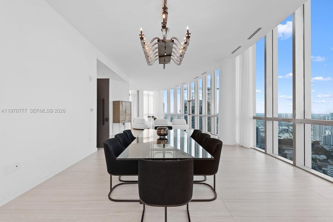 851 NE 1st Ave, Unit PH 5700, Miami, FL 33132 Photo