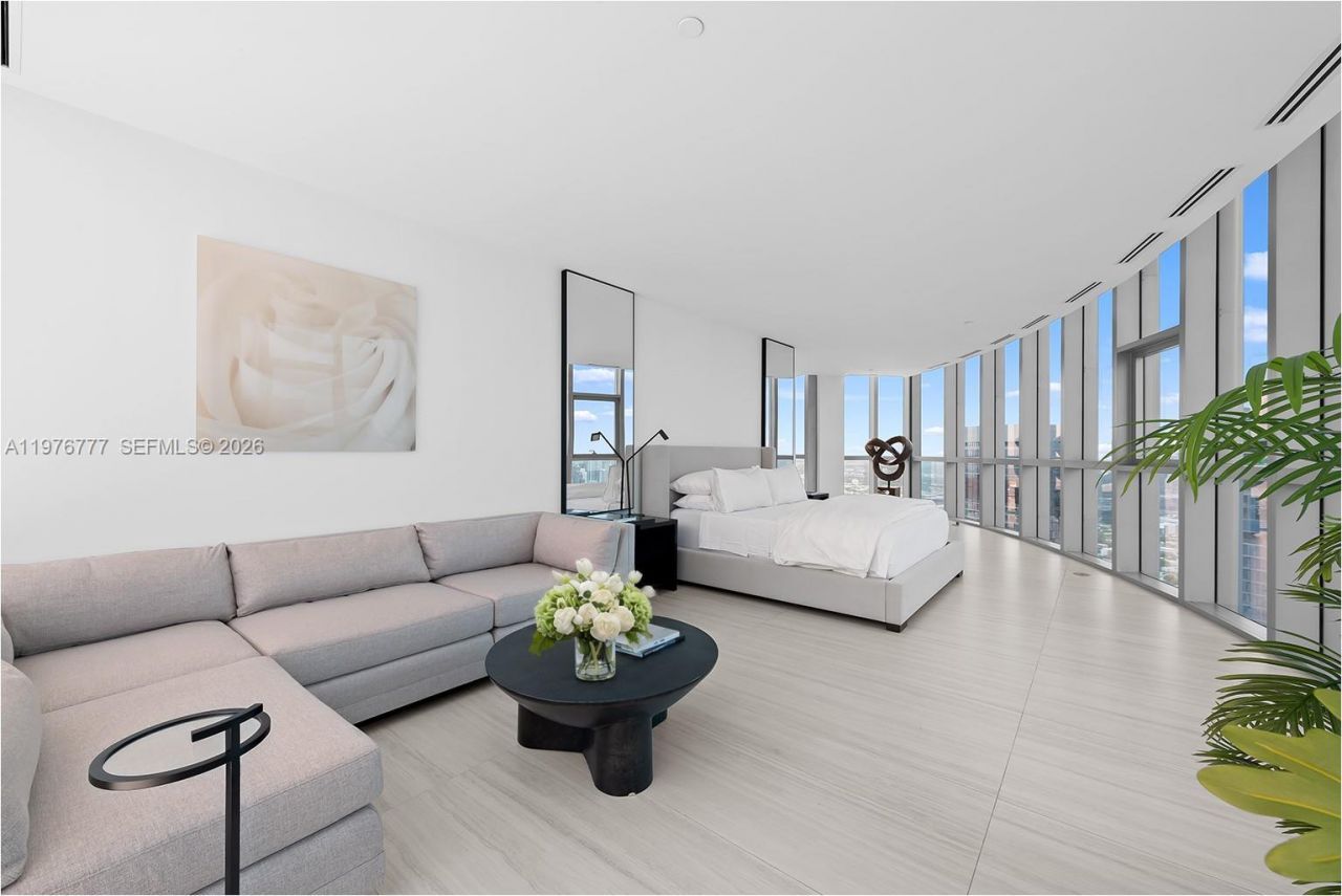 851 NE 1st Ave, Unit PH 5700, Miami, FL 33132 Photo