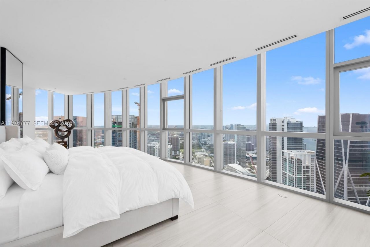 851 NE 1st Ave, Unit PH 5700, Miami, FL 33132 Photo