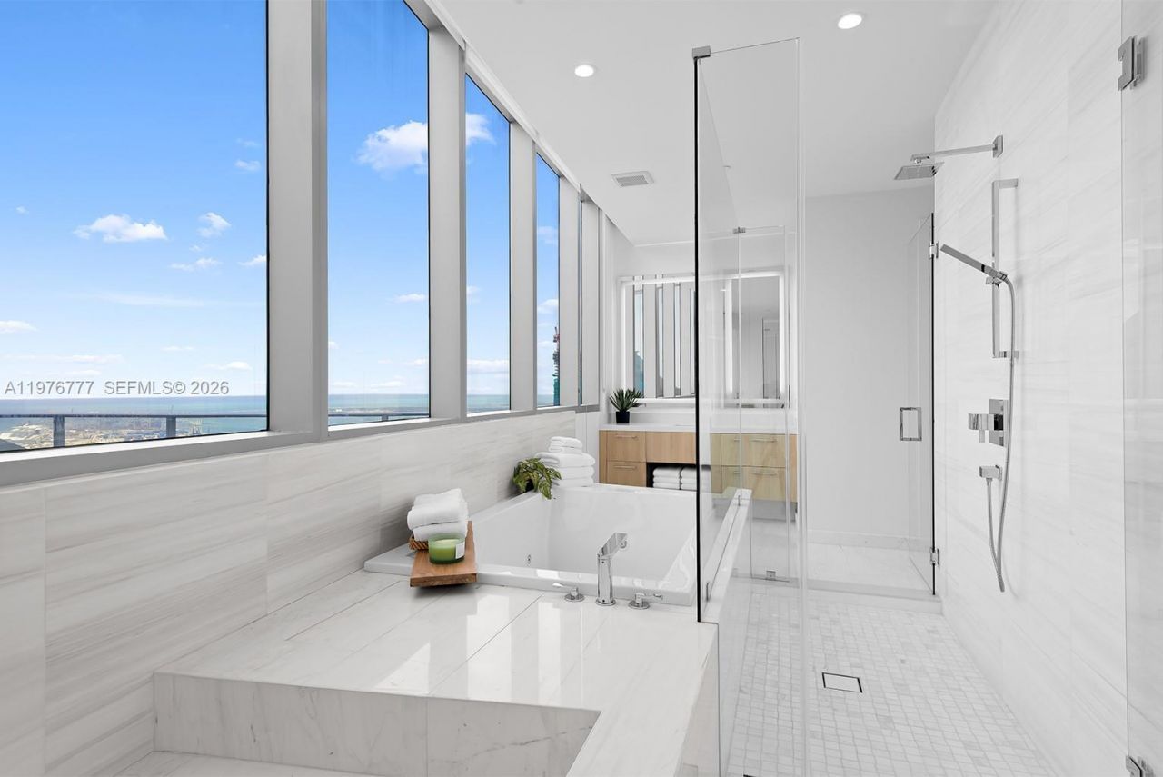 851 NE 1st Ave, Unit PH 5700, Miami, FL 33132 Photo